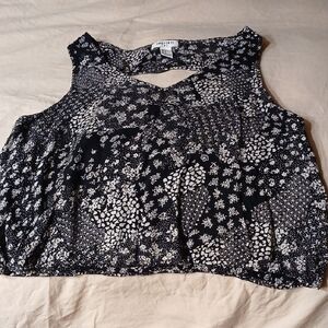 Forever 21 Black and White Cropped Floral Cutout Tank Top